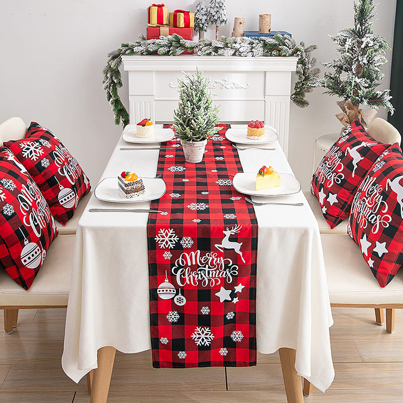 Tartan Christmas Table Runner – Classic Holiday Decoration for a Warm and Elegant Home